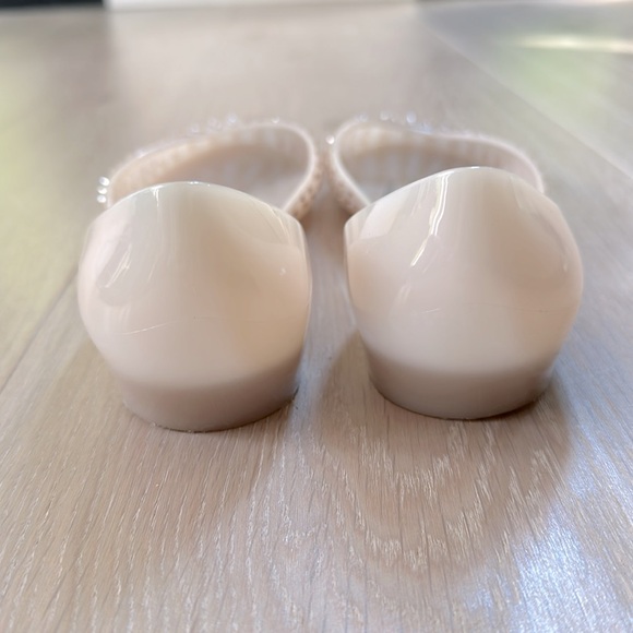 Stuart Weitzman Women's Cream Flats - Picture 10 of 12